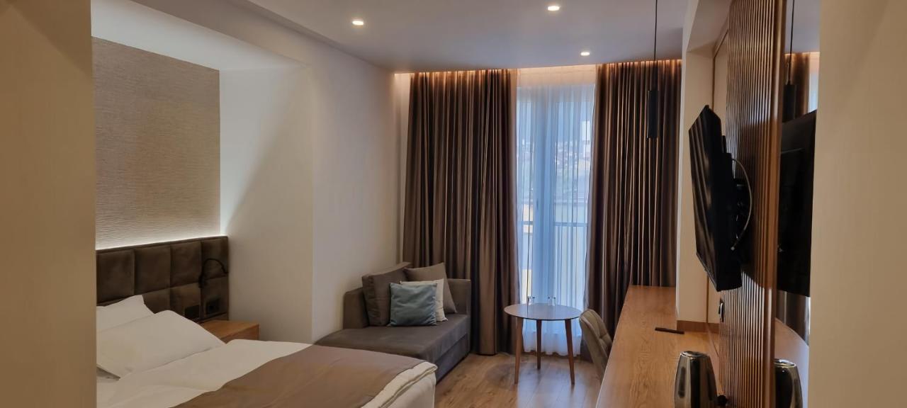 Sibb Hotel Tirana Bagian luar foto