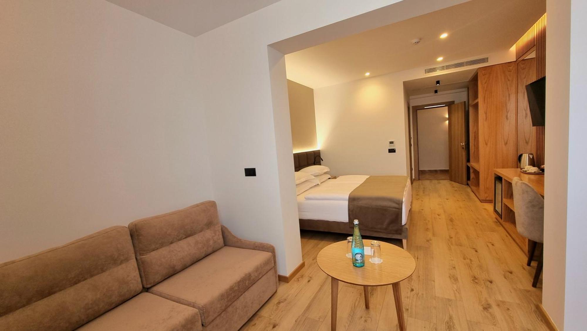 Sibb Hotel Tirana Bagian luar foto