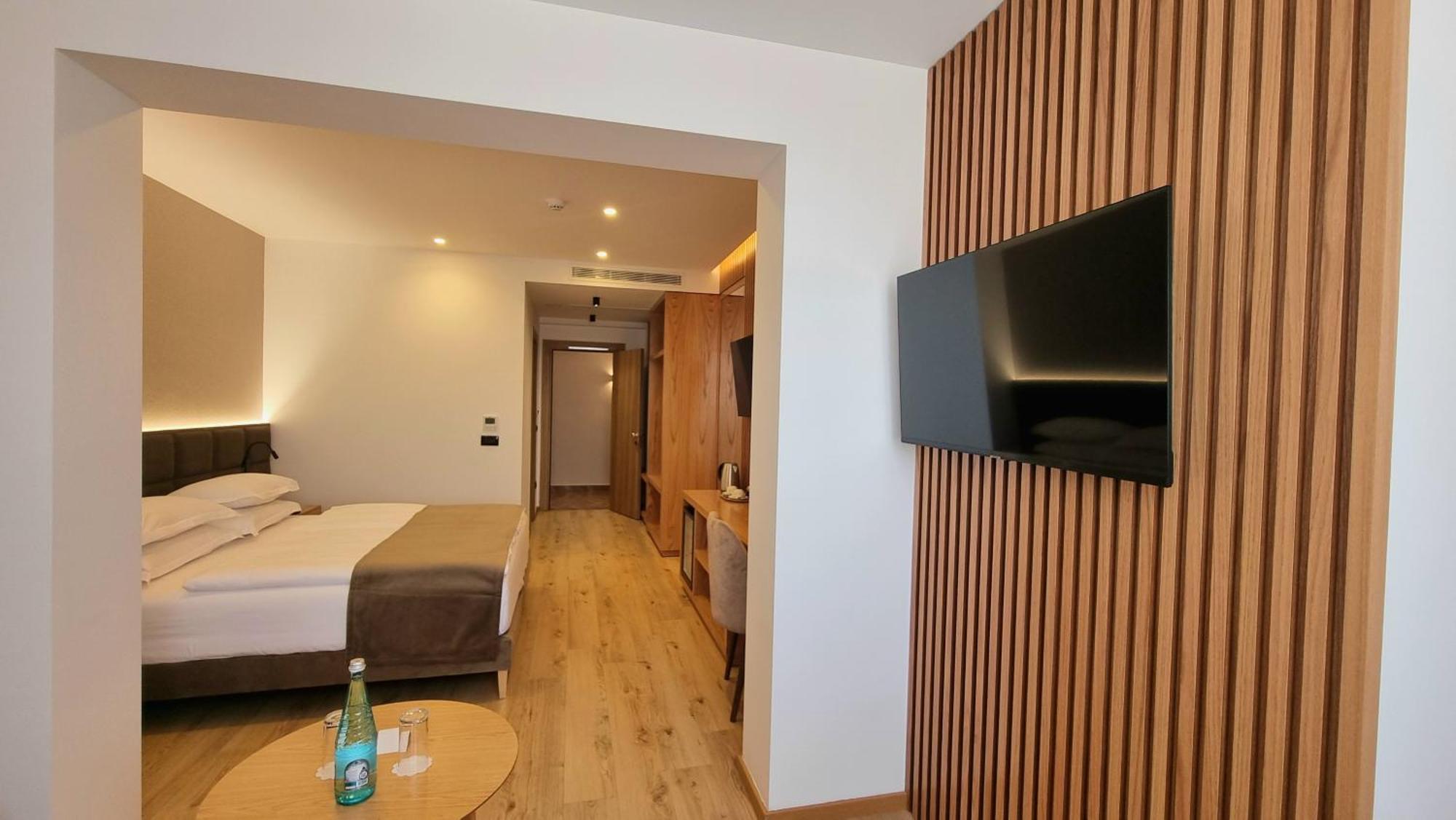Sibb Hotel Tirana Bagian luar foto