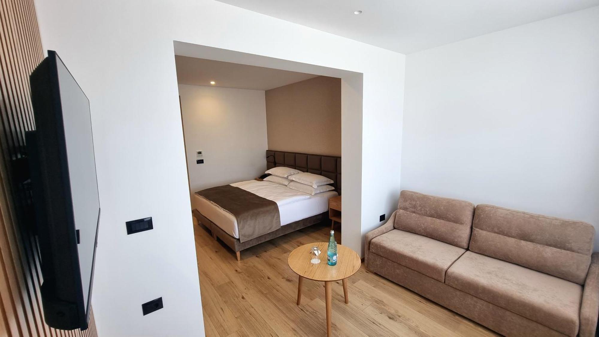 Sibb Hotel Tirana Bagian luar foto