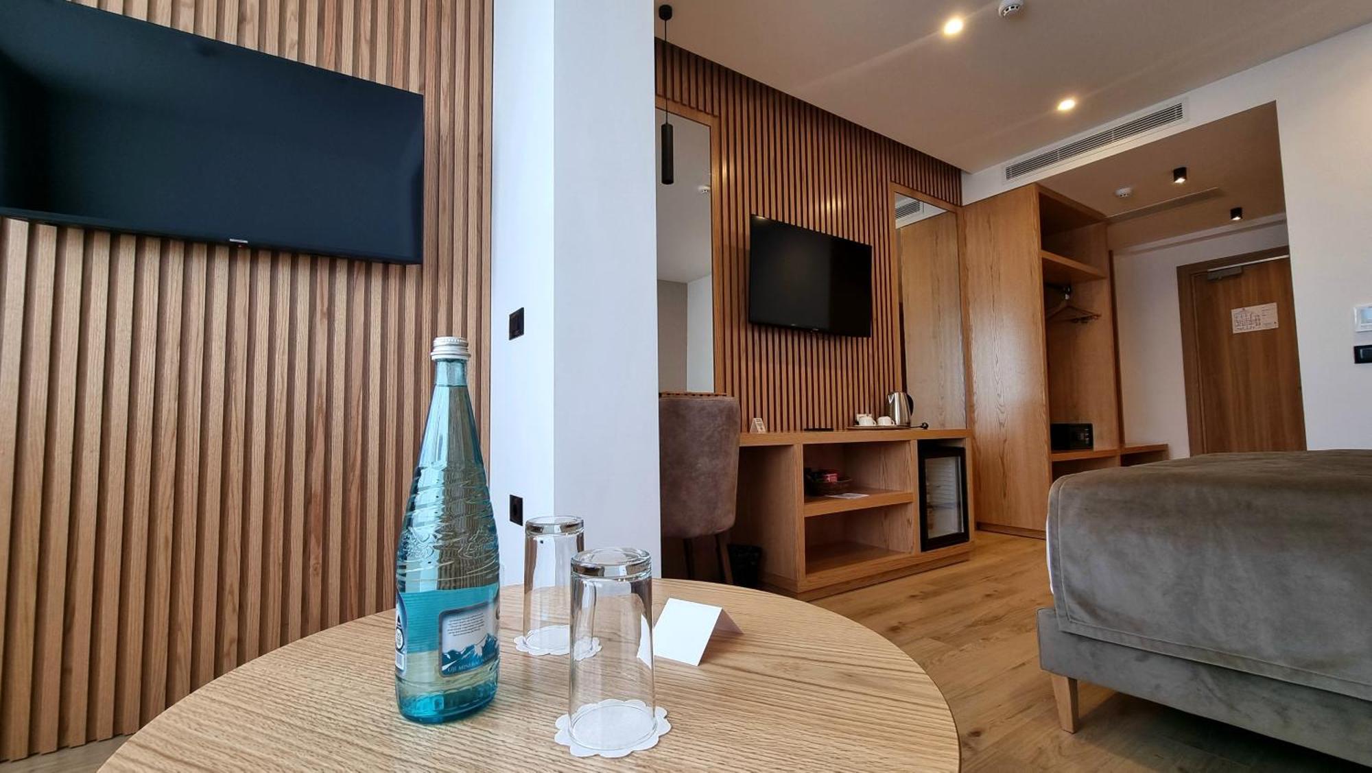 Sibb Hotel Tirana Bagian luar foto
