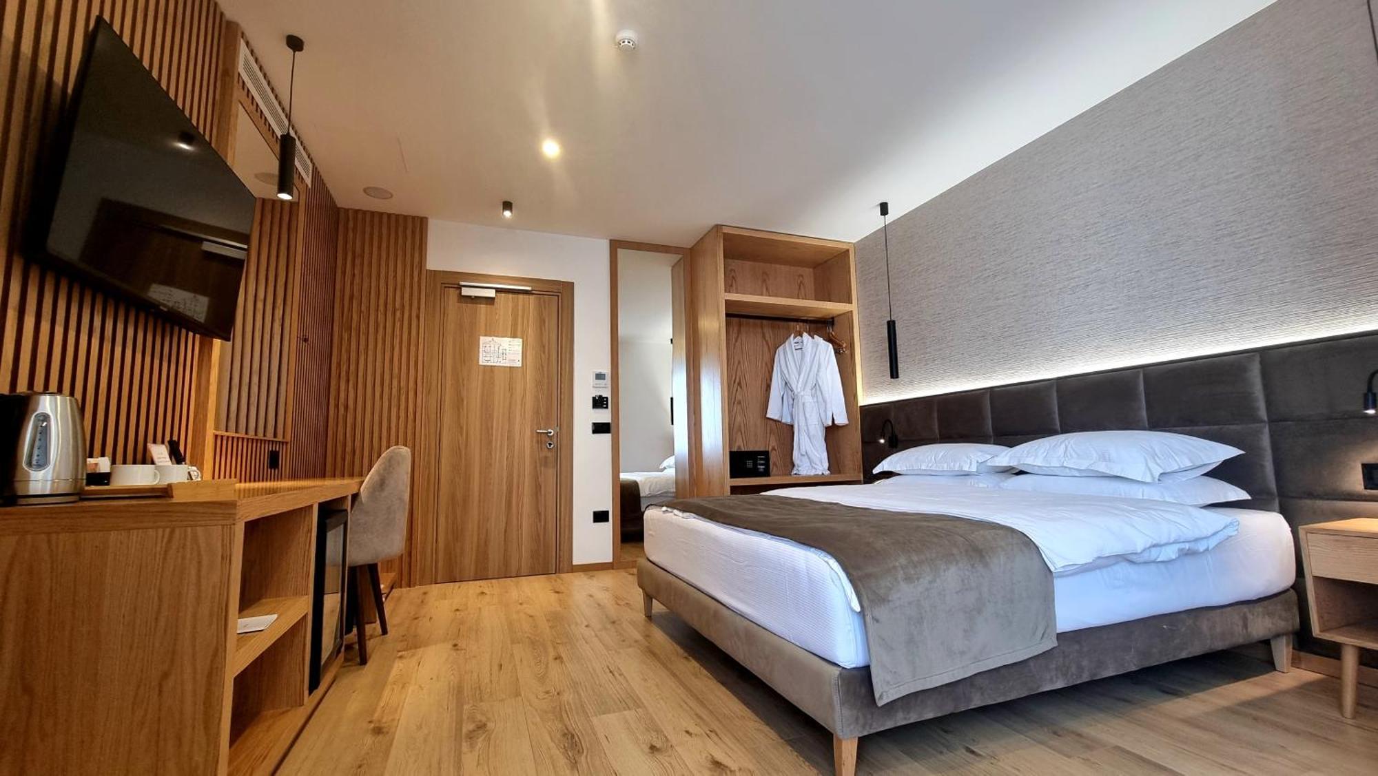 Sibb Hotel Tirana Bagian luar foto