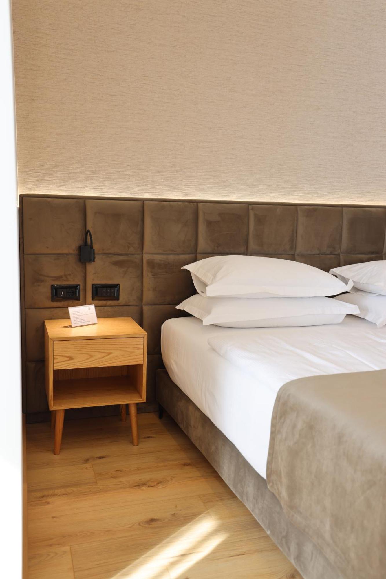 Sibb Hotel Tirana Bagian luar foto