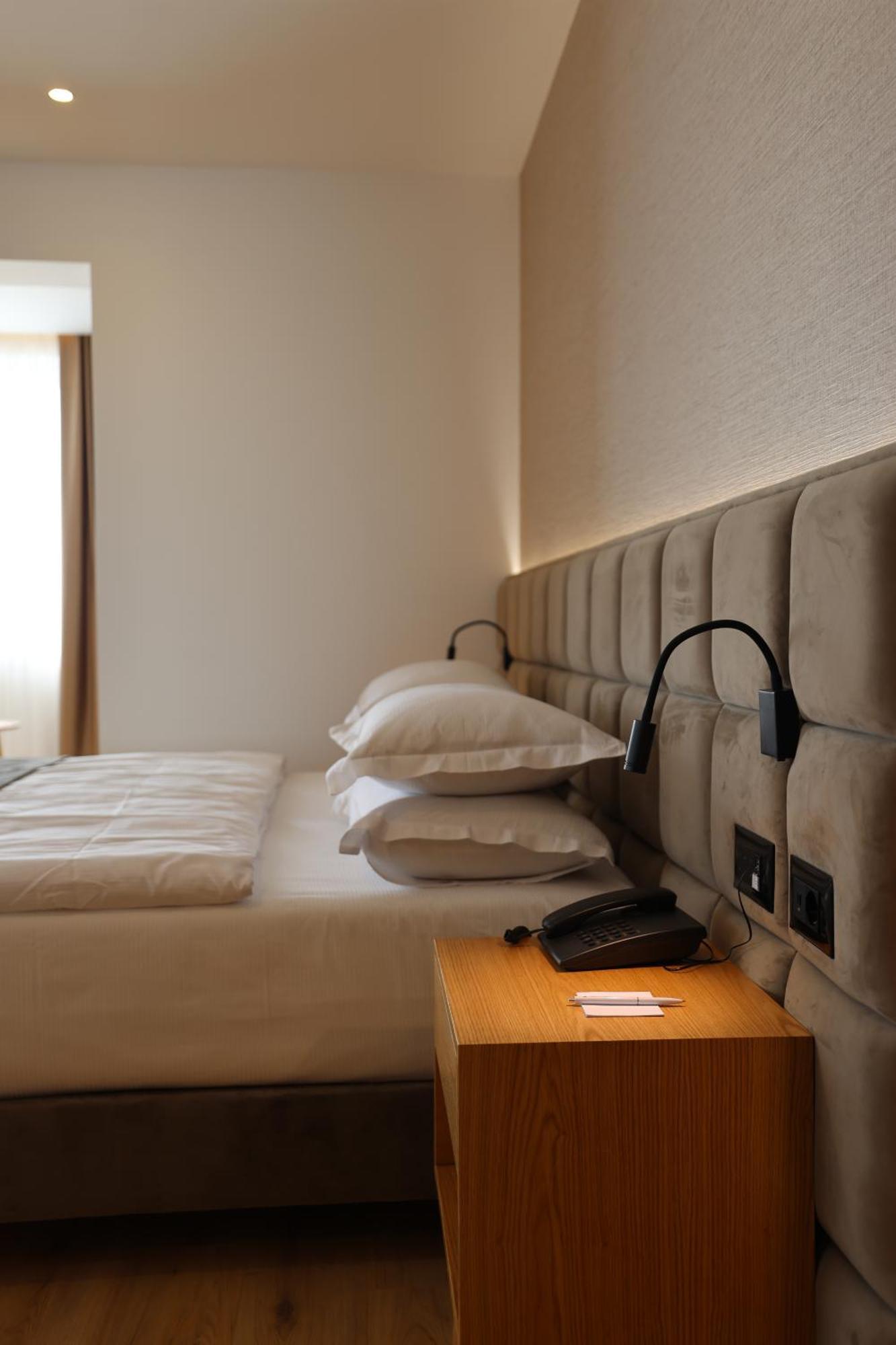 Sibb Hotel Tirana Bagian luar foto