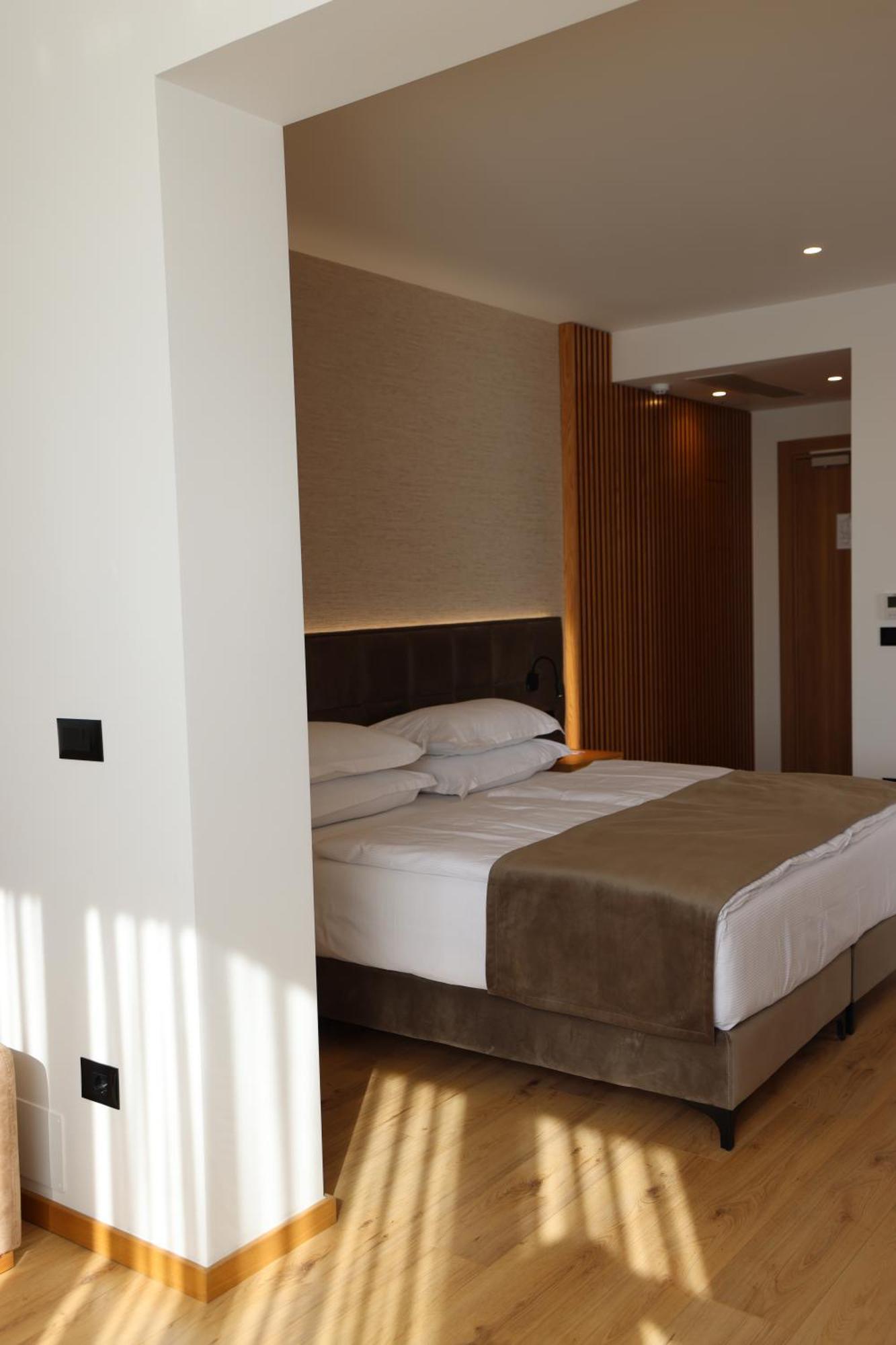Sibb Hotel Tirana Bagian luar foto