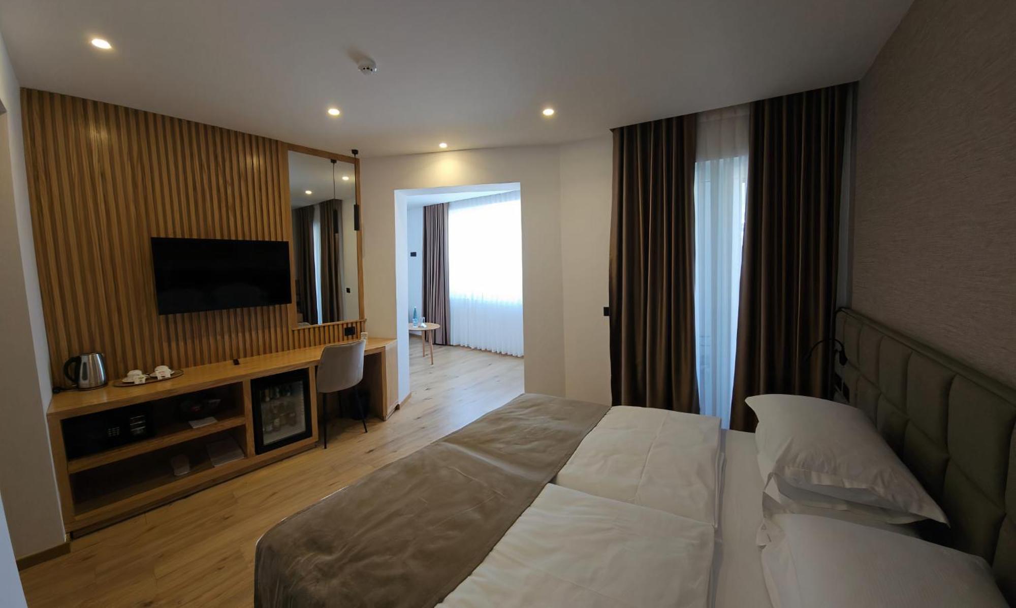 Sibb Hotel Tirana Bagian luar foto