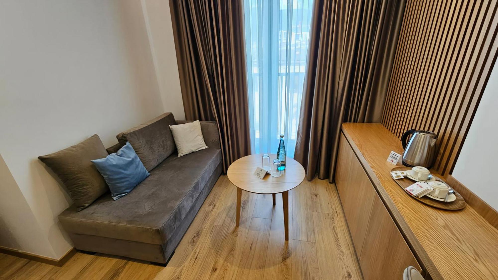 Sibb Hotel Tirana Bagian luar foto