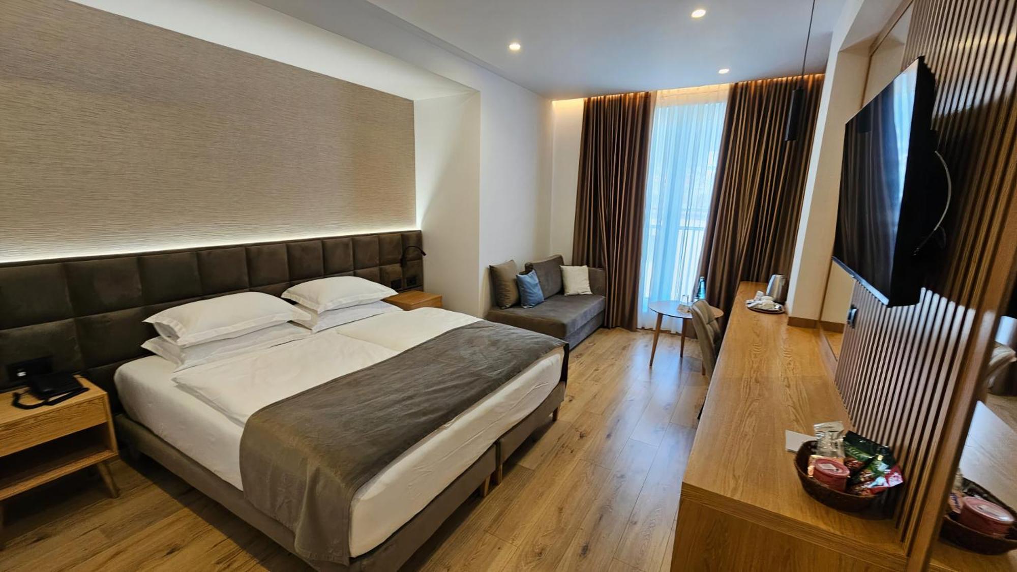 Sibb Hotel Tirana Bagian luar foto