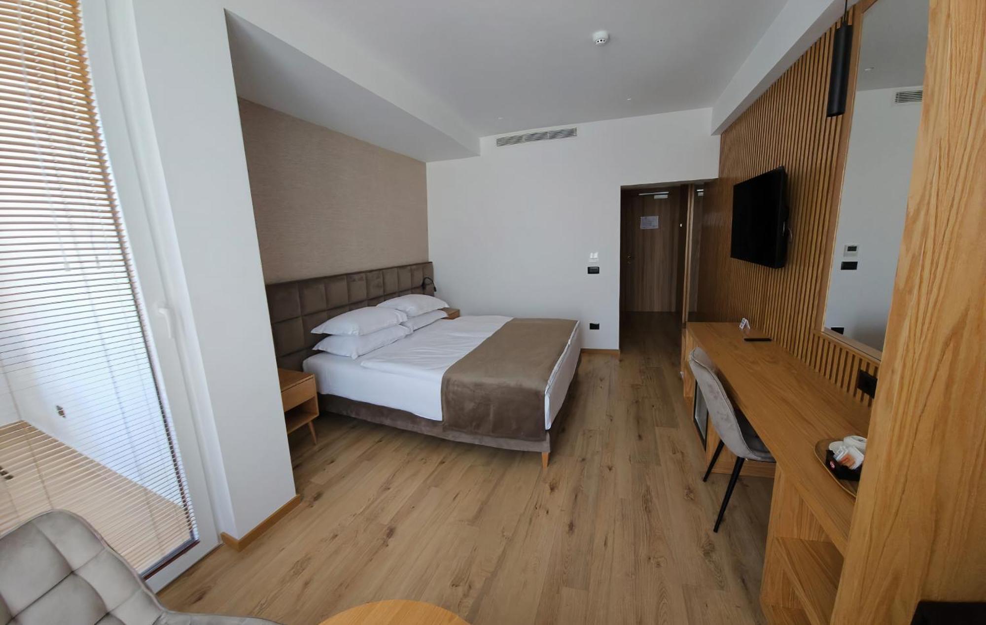 Sibb Hotel Tirana Bagian luar foto