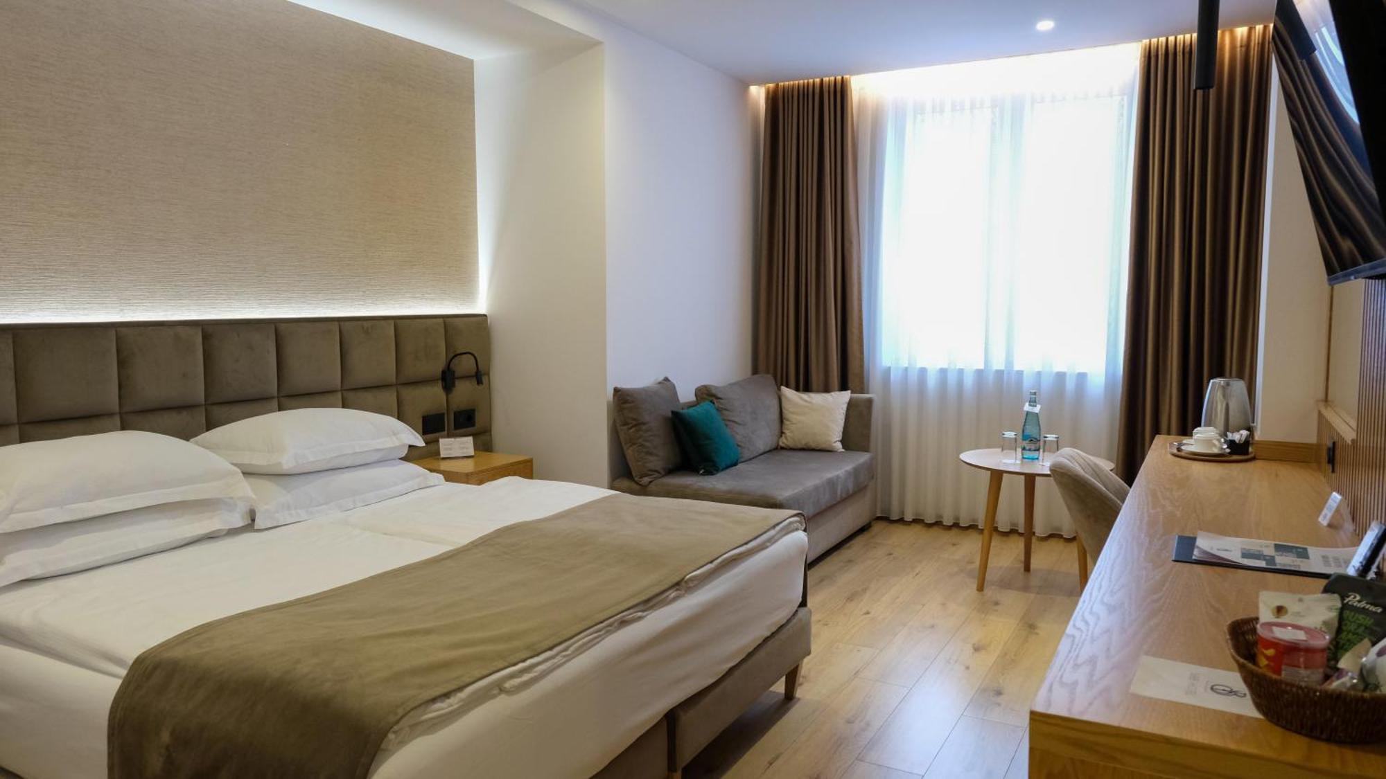 Sibb Hotel Tirana Bagian luar foto