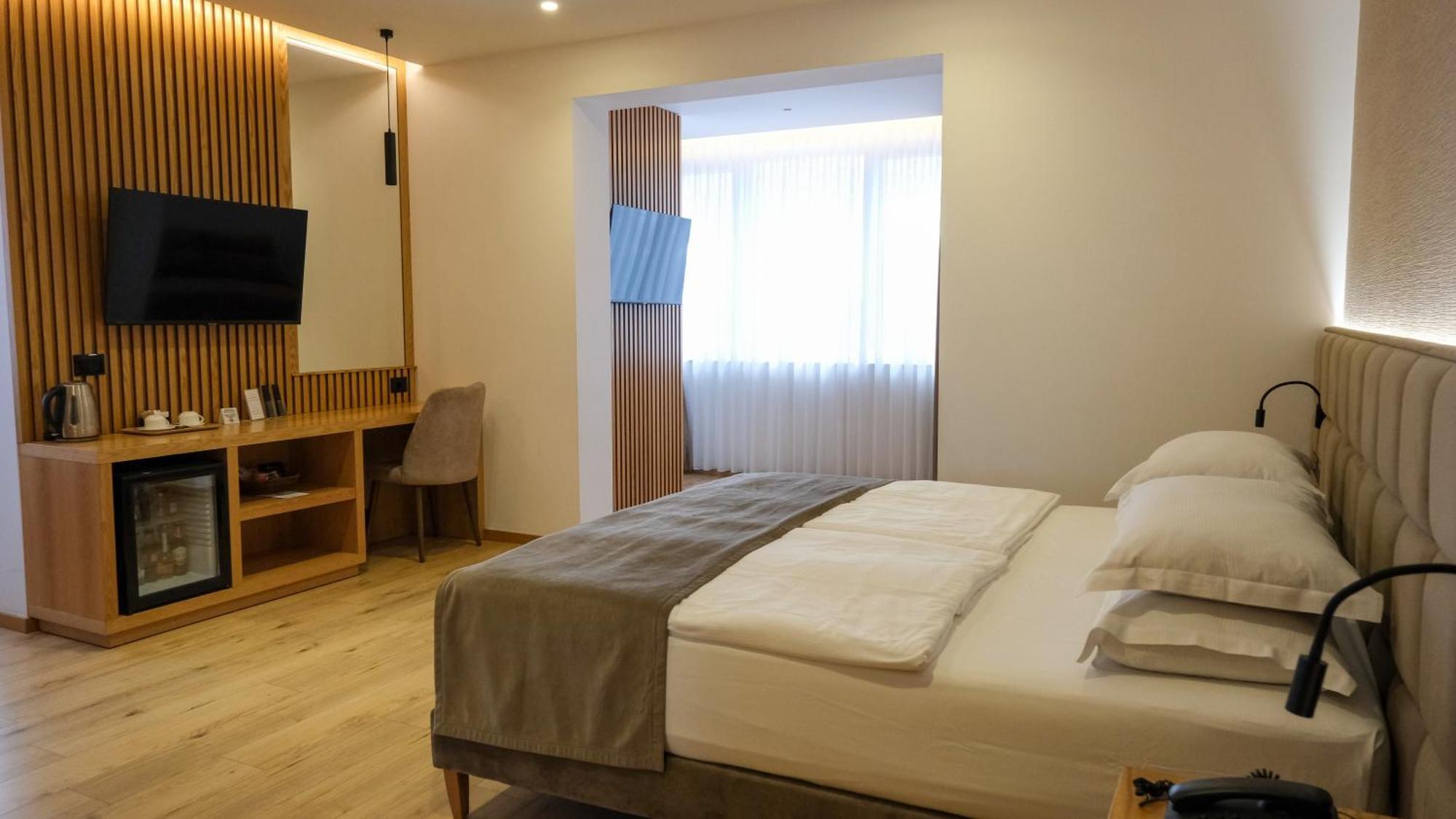 Sibb Hotel Tirana Bagian luar foto