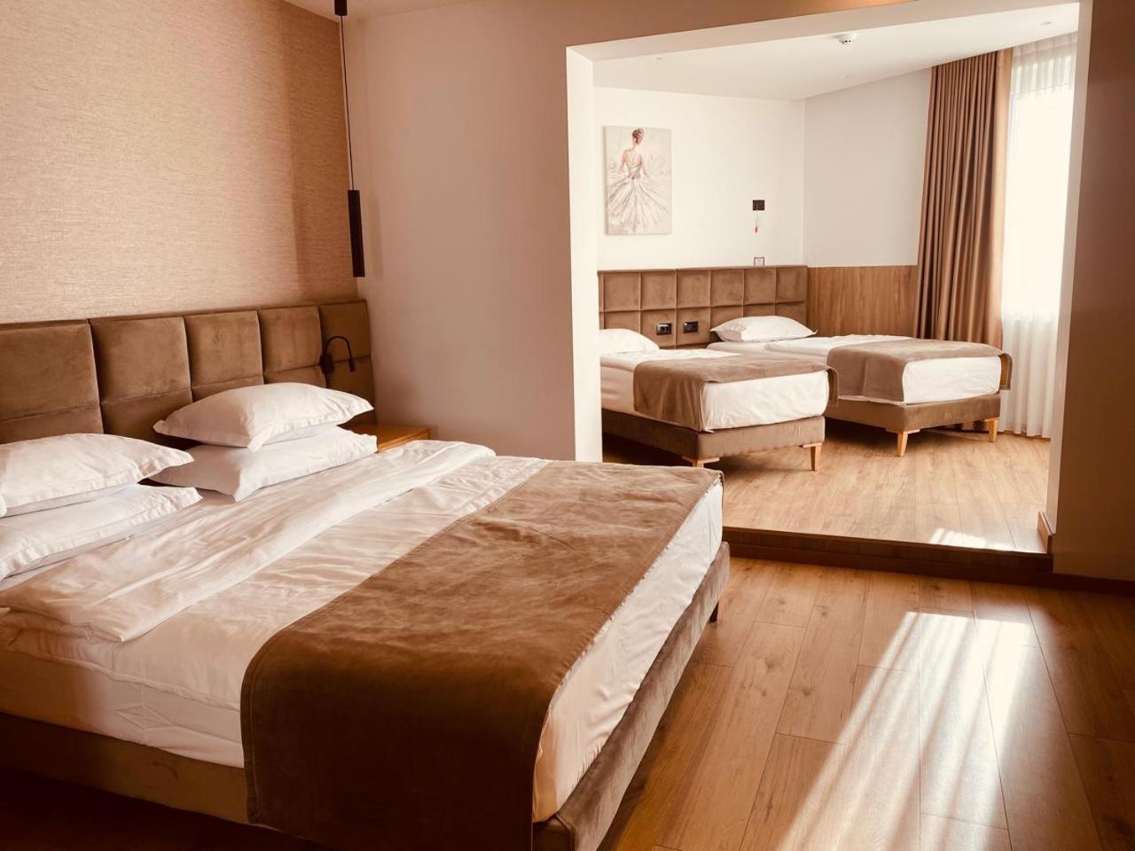 Sibb Hotel Tirana Bagian luar foto