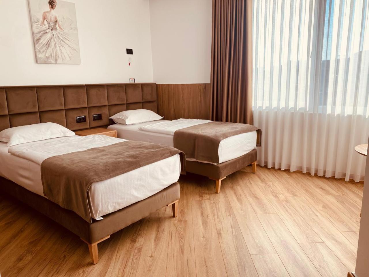 Sibb Hotel Tirana Bagian luar foto